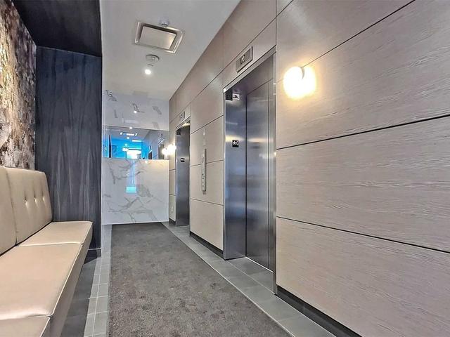 405 - 15 Baseball Pl