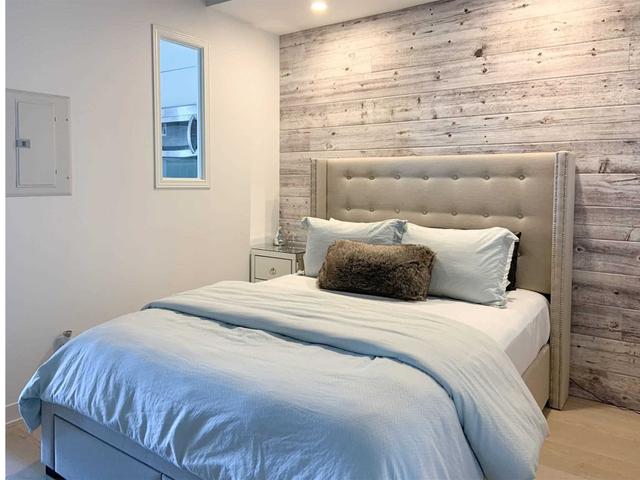 606 - 319 Carlaw Ave