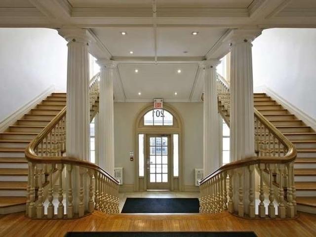 607 - 201 Carlaw Ave