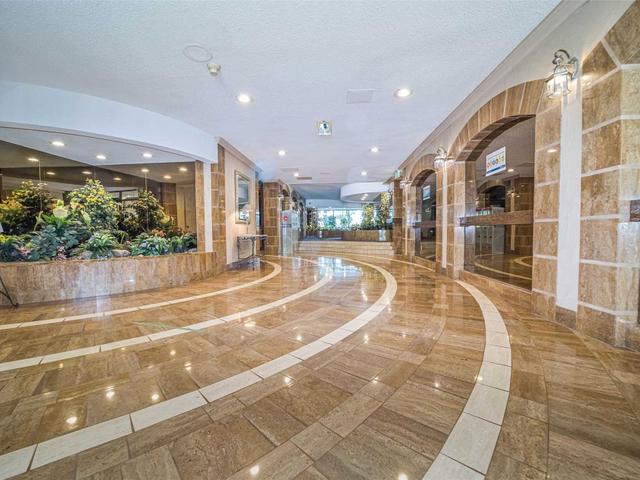 2005 - 255 Bamburgh Circ