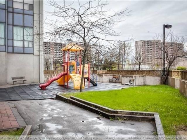 2209 - 2550 Lawrence Ave