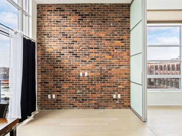 PH712 - 88 Colgate Ave