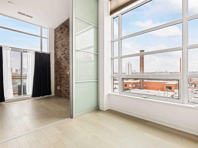 PH712 - 88 Colgate Ave