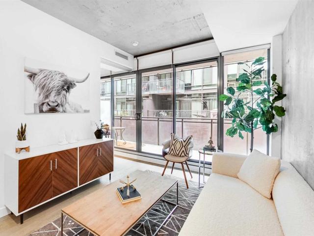 218 - 90 Broadview Ave N