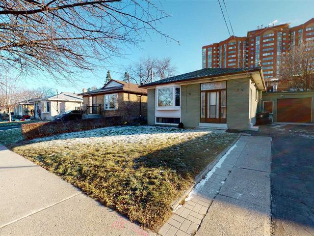 29 Lord Roberts Dr N