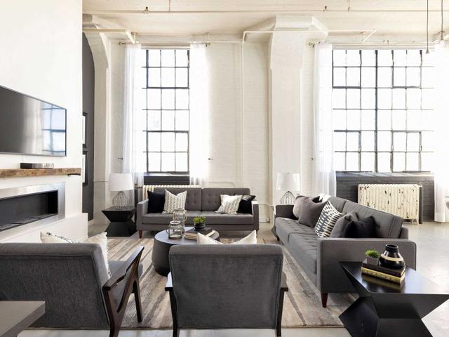 400 - 245 Carlaw Ave