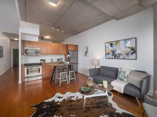 410 - 201 Carlaw Ave