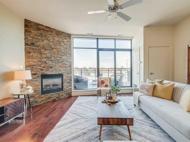 202 - 160 Fallingbrook Rd