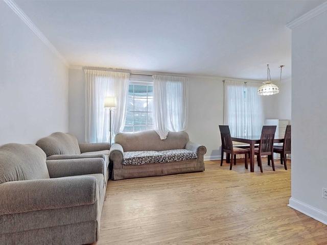 12 Murray Ave