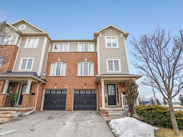929 Bourne Cres