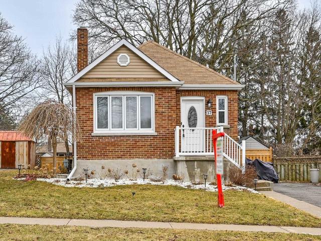 37 Sandra St W