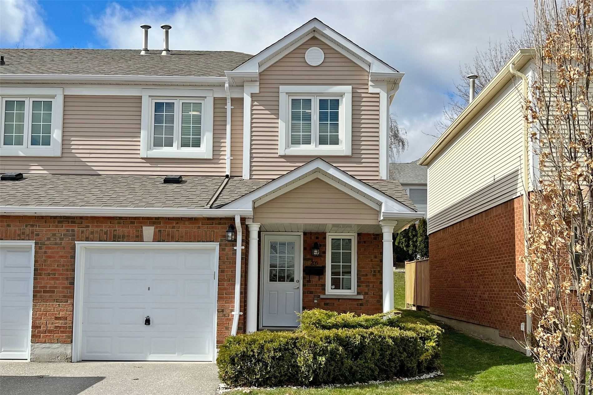 205 10 Bassett Blvd, Whitby Sold, E5575402 Condos.ca