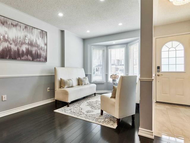 30 Donlevy Cres