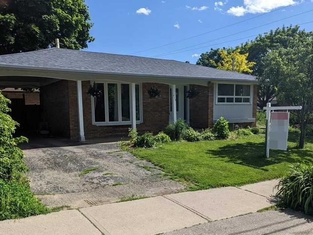 715 Harriet St