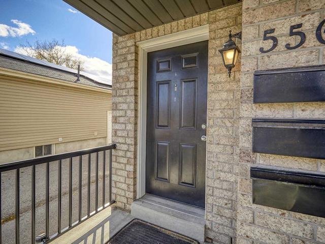 Upper - 556 Park Rd S