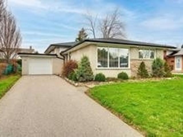 65 Erinlea Cres