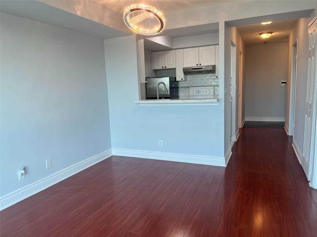 1213 - 18 Lee Centre  Dr