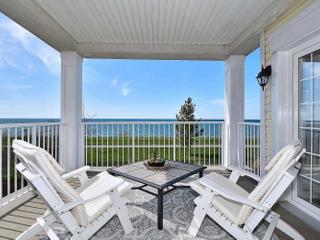 202 - 385 Lakebreeze Dr