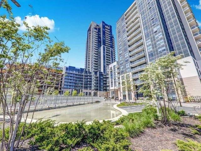 401 - 30 Meadowglen Pl