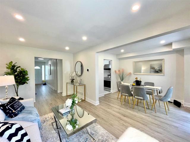 213 Huntingdale Blvd