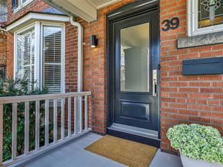 39 Thorncliffe Ave
