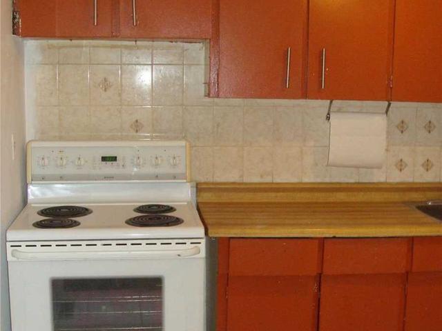 2nd Flr - 1239A Woodbine Ave