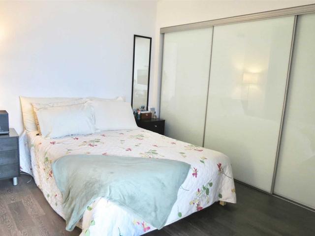 923 - 1190 Dundas  St