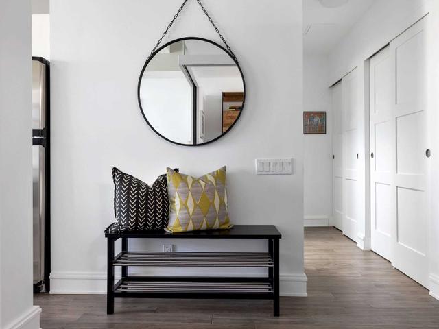 809 - 233 Carlaw Ave