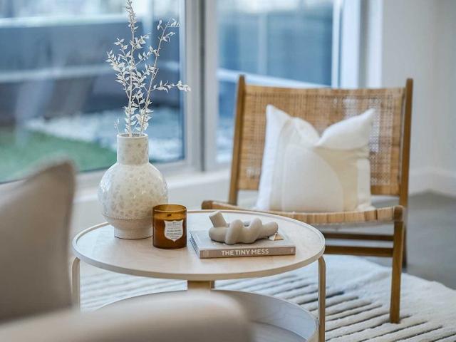 201 - 747 Queen St E