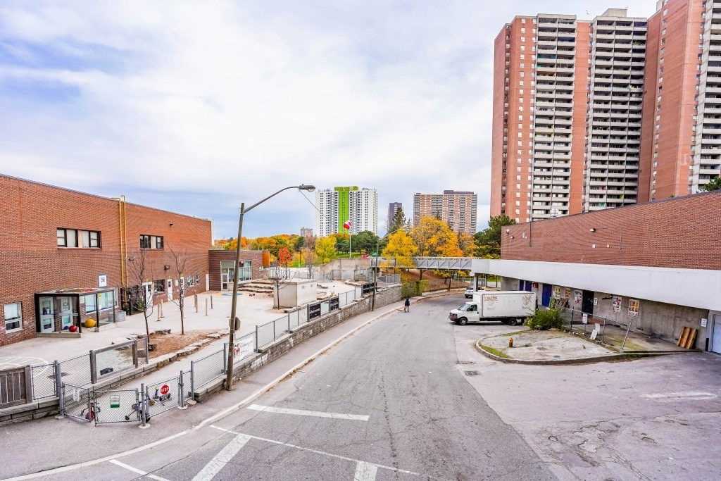 5 Massey Sq, East York Leased, E5666602 Condos.ca