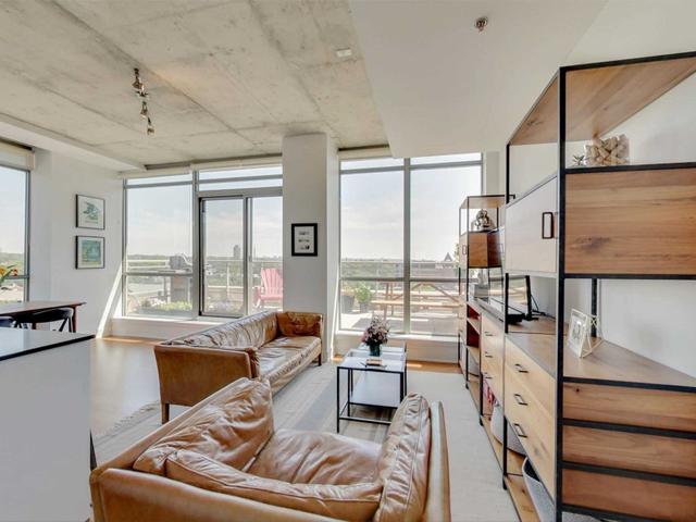 806 - 630 Queen St E