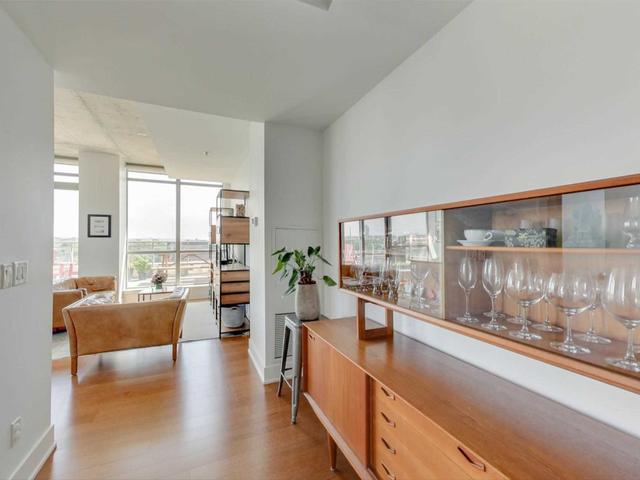 806 - 630 Queen St E