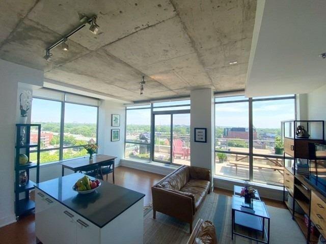 806 - 630 Queen St E