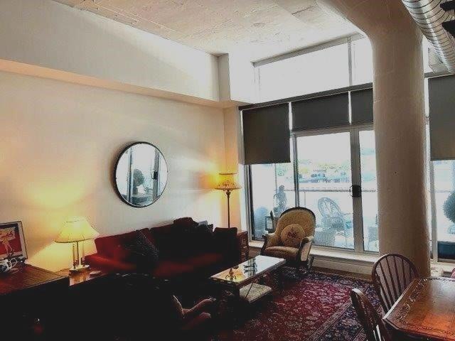 420 - 233 Carlaw Ave