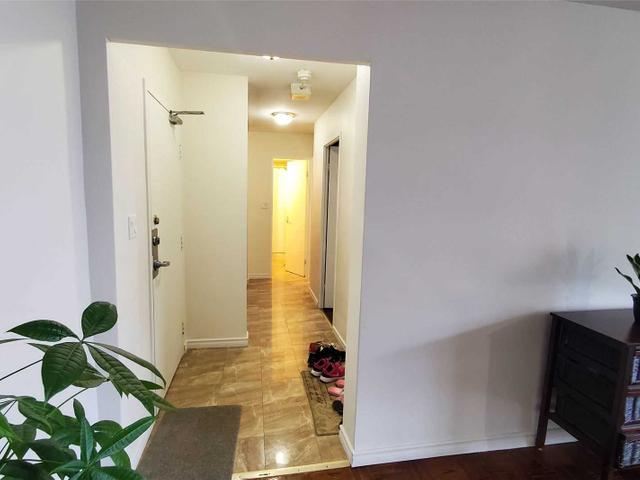 2716 - 5 Massey Sq