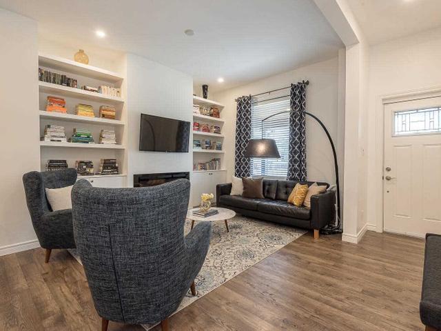16 Erindale Ave