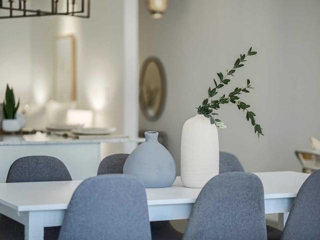 201 - 747 Queen St E