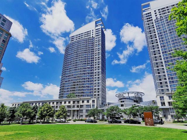 802 - 36 Lee Centre Dr