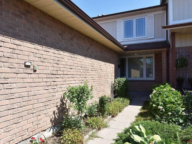 90 Dunthorne Crt