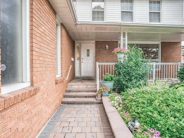 7 Stainforth Dr