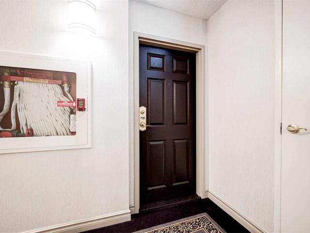 706 - 2 Westney Rd N