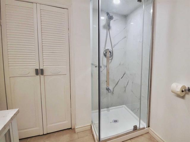 Bsmt - 125 Fairglen Ave