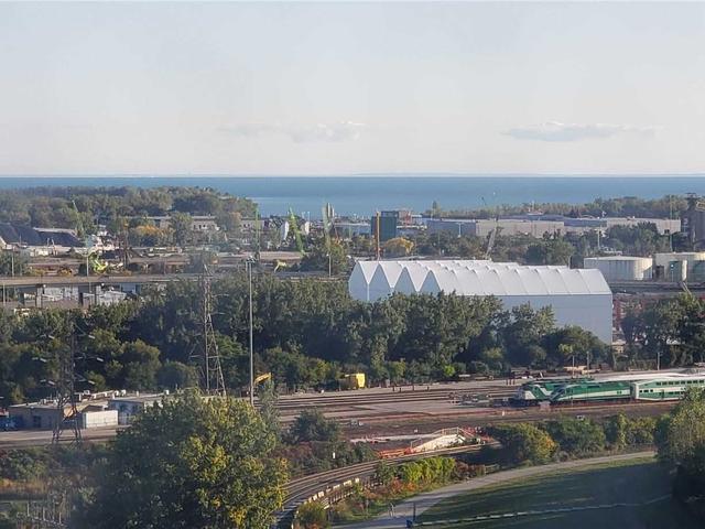 1606 - 15 Baseball Pl