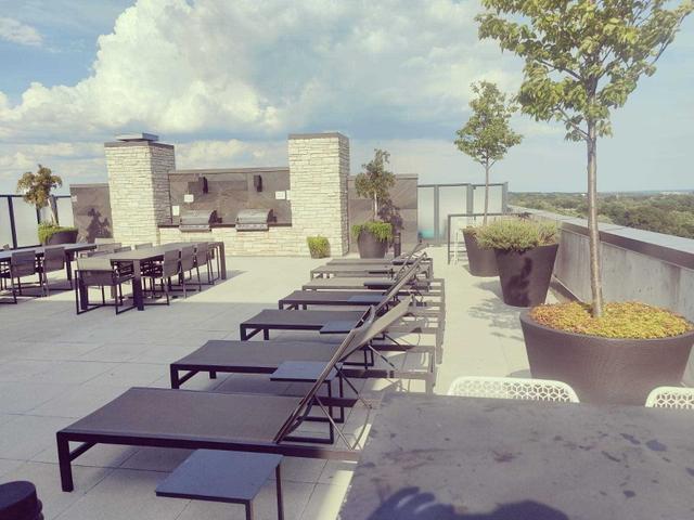 1007 - 1190 Dundas St E