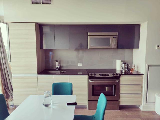 1007 - 1190 Dundas St E