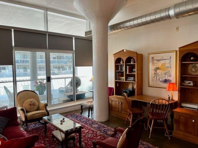 420 - 233 Carlaw Ave