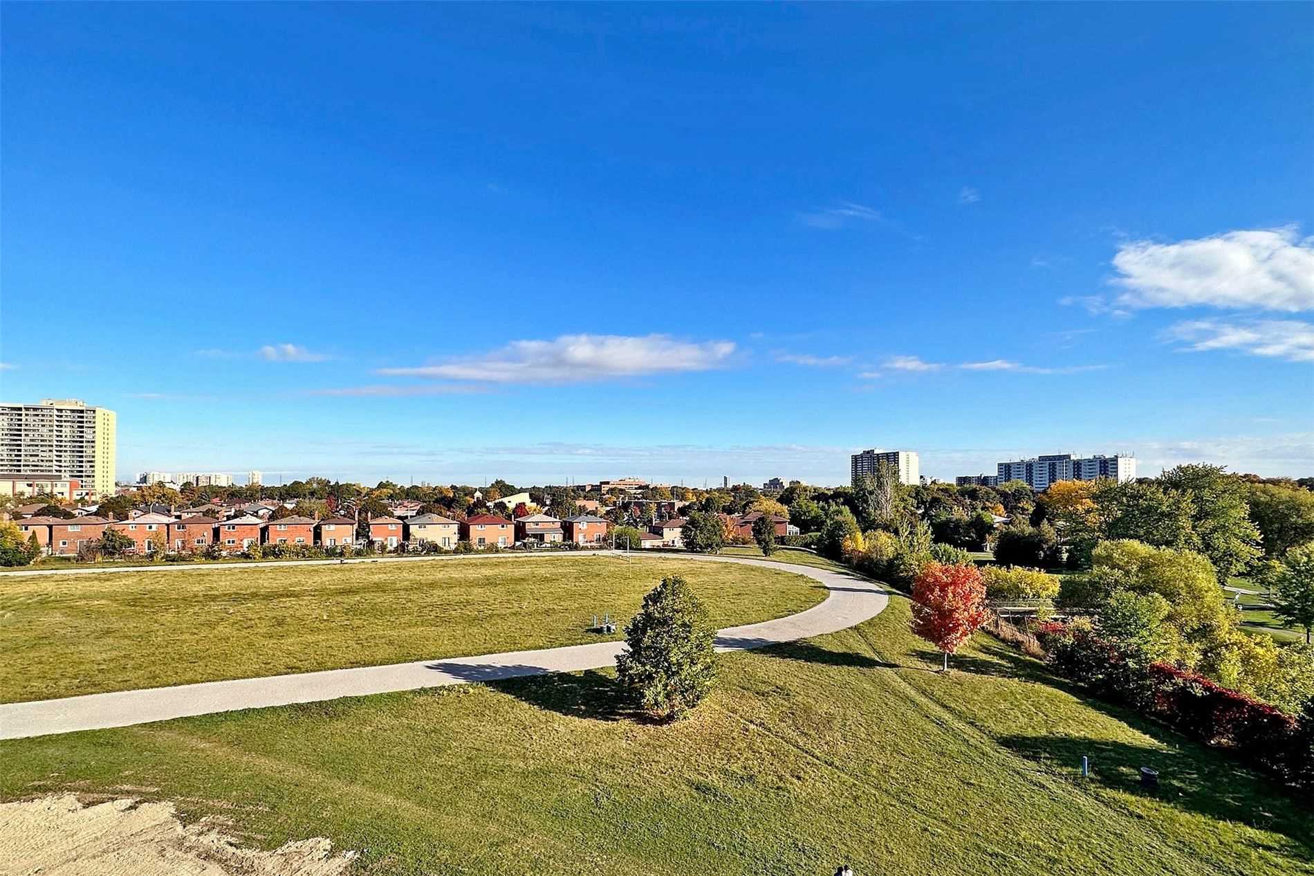 24 13 Eaton Park Lane, Toronto Sold, E5808704 Condos.ca