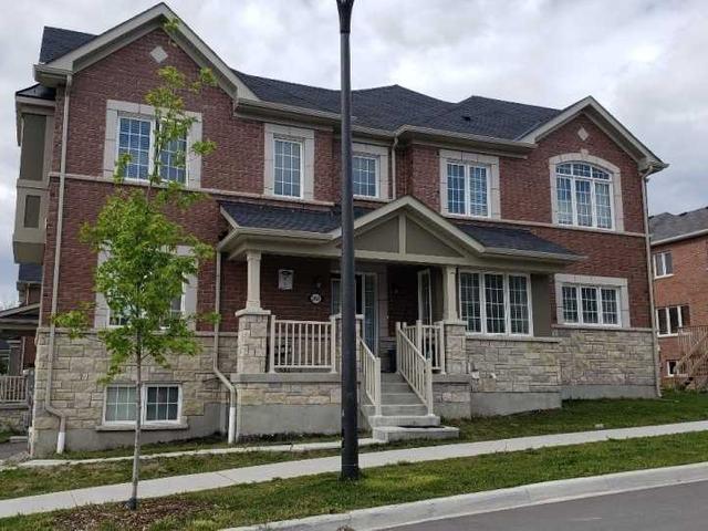 2450 Moonlight Cres