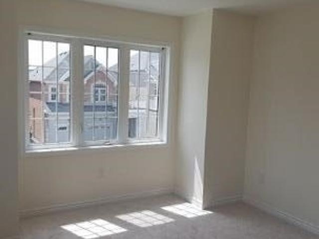 2450 Moonlight Cres