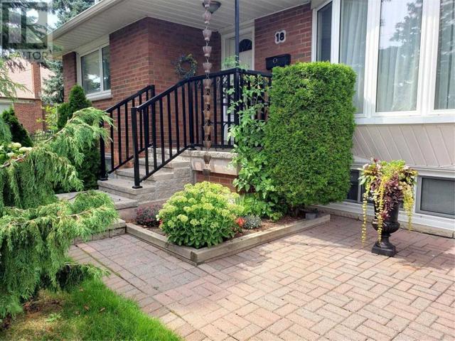 18 Heatherington Dr